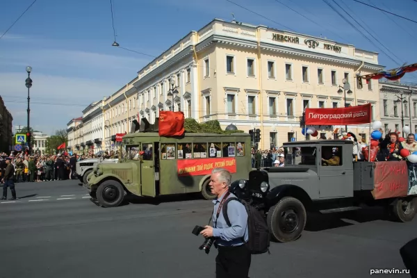 Parade of old cars