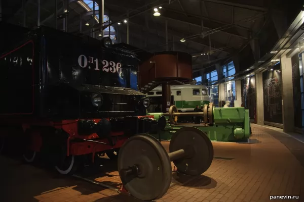 Steam locomotive of Ol 1236 and wheel pair