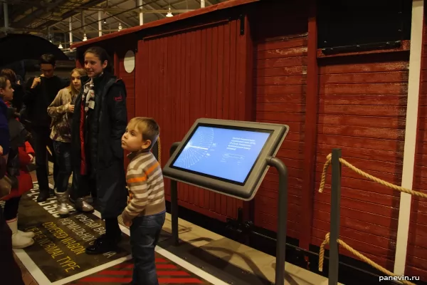 Employee of the Russian Railways leads excursion