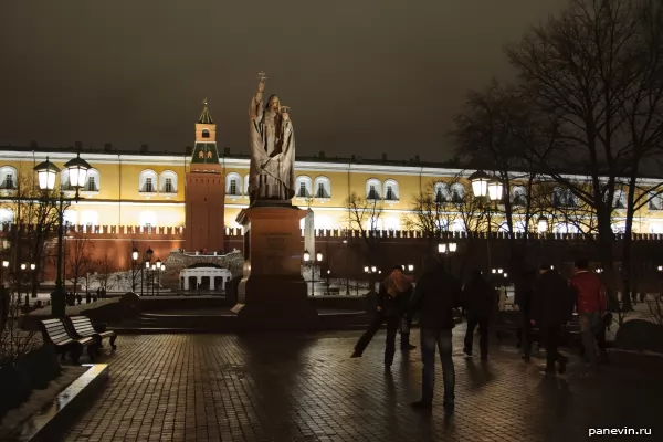 Памятник патриарху Гермогену