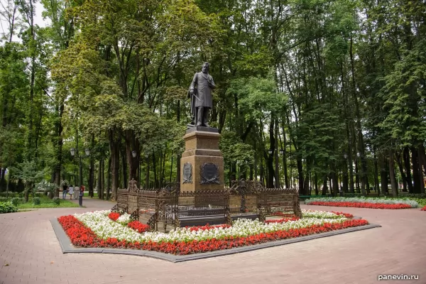 Monument to Glinka in Blone's park