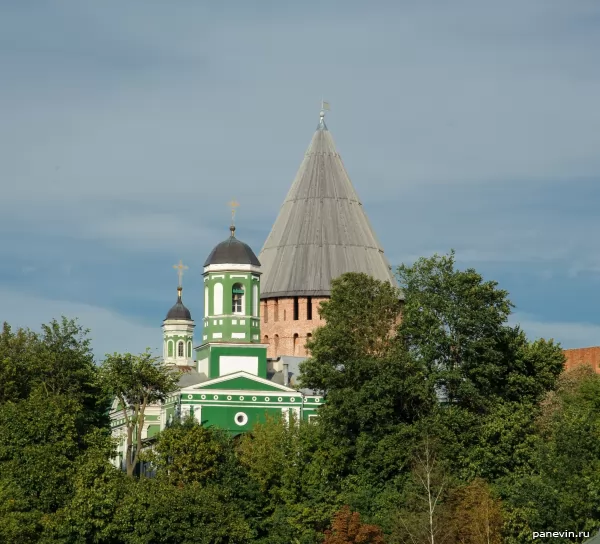 Преображенская церковь и башня Веселуха