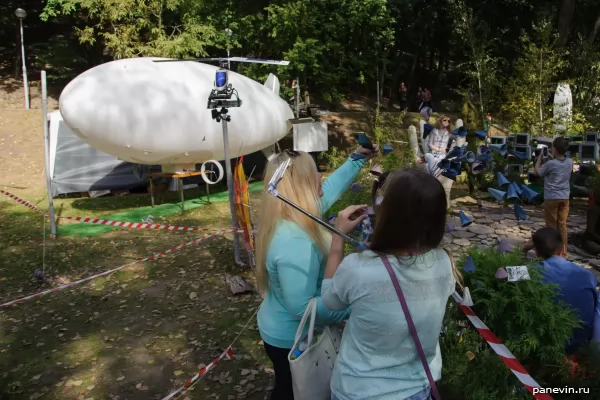 Dirigible balloon and helicopter