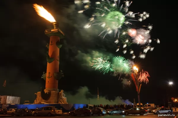 Rostral column and volleys of fireworks in day of lifting of a Siege