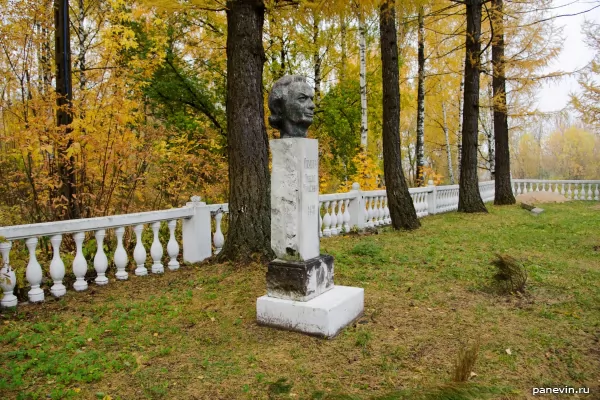 N. M. Yakushev's bust