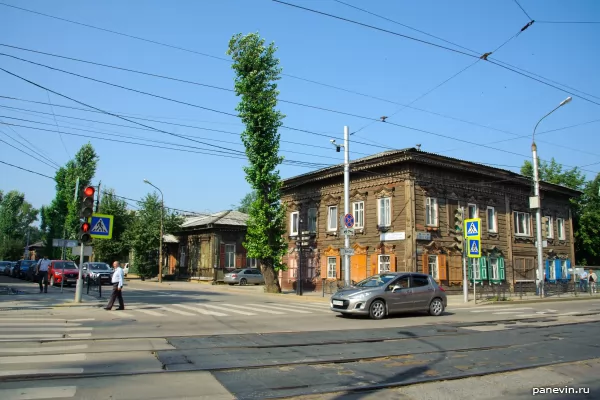 Wooden houses, Sverdlova Street 11a and 11