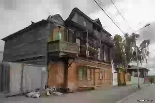 Кирпично-деревянный дом, улица Кирова 32, начало XX века