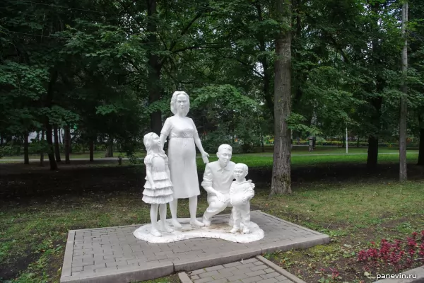 Sculpture "Family"