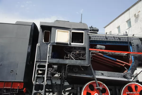 Sectional steam locomotive