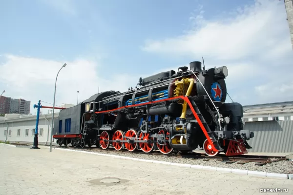 Sectional steam locomotive