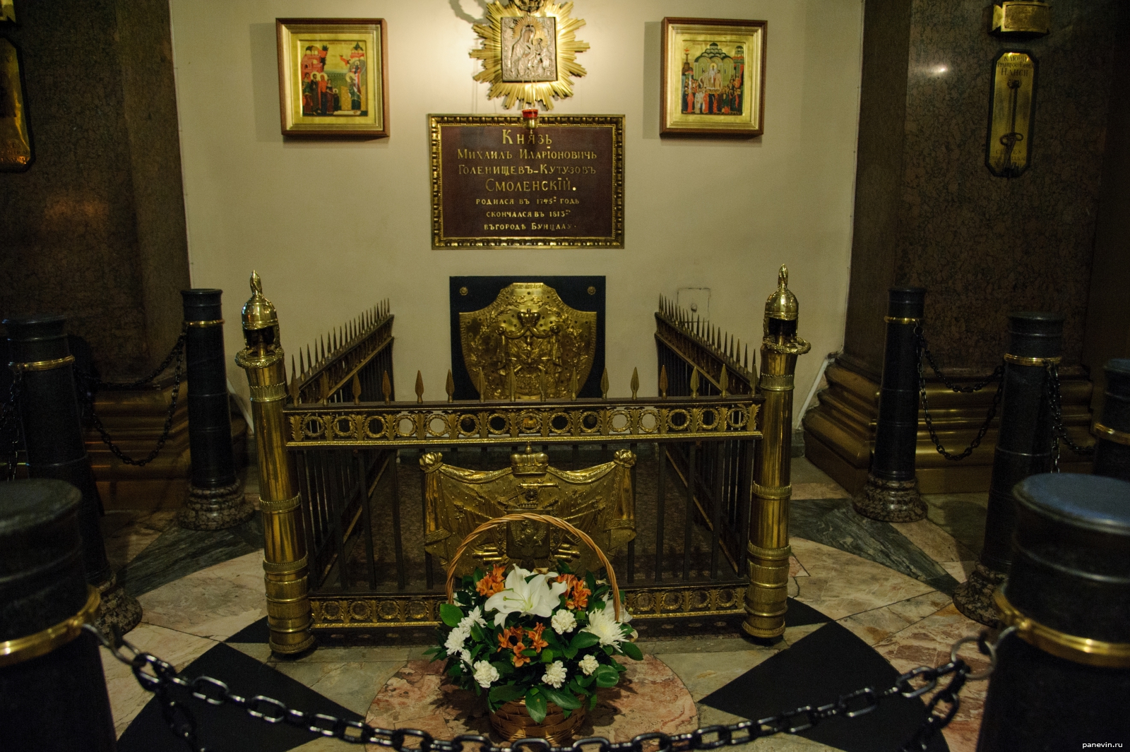 Могила Кутузова в Казанском соборе