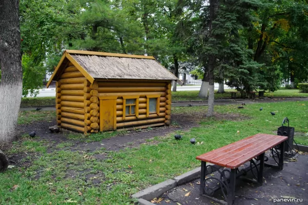 Small log house