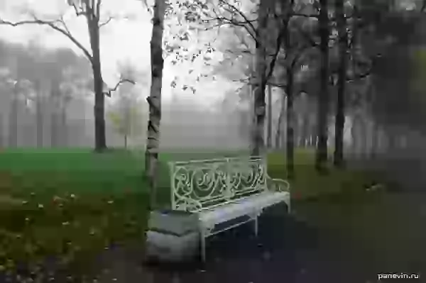 Скамейка в парке
