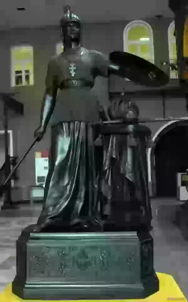 Статуя «Россия»