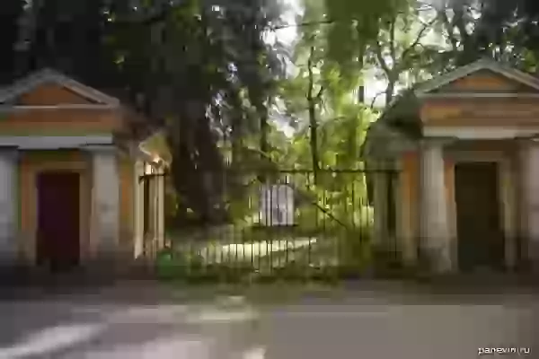 Ворота дворца Воронцовой-Дашковой