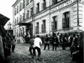 Кулачный бой перед ночлежным домом Н.А. Бугрова в Нижнем Новгороде. Фото начала ХХ век