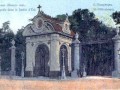 Часовня св. Александра Невского, встроенная в решетку Летнего сада на месте покушения на Александра II. Открытка начала 20 века