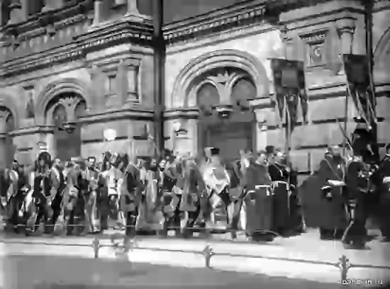 Освящение храма Воскресения Христова. Крестный ход с южной стороны здания. 1907 год