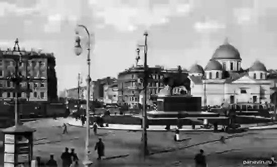 Знаменская площадь, памятник Александру III и Знаменская церковь, дореволюционная фотография