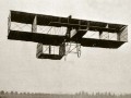 Одна из модификаций самолёта Voisin в небе