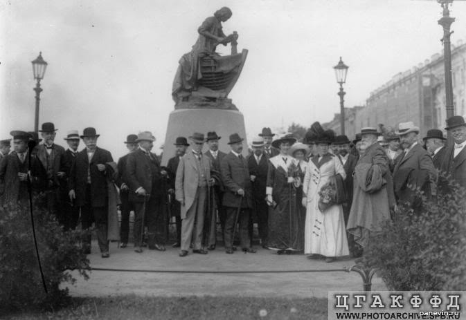 Opening of the monument to Peter I "Tsar Carpenter" by the sculptor Leopold Bernshtam on the Admiralty Embankment.  Date of photography June 14 (old style) 1910