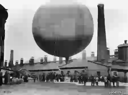 Всероссийский праздник воздухоплавания. Воздушный шар перед полётом. 8 сентября (старый стиль) 1910 года. Фотография Карла Буллы.