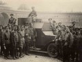 Вооруженный отряд солдат Петроградского гарнизона на Дворцовой площади. Петроград 1917