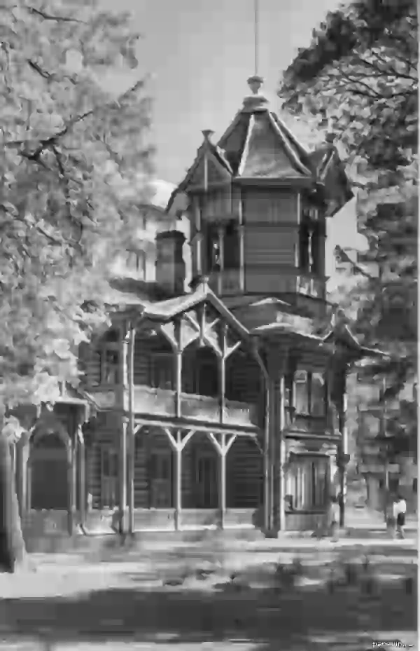 Дом по адресу ул. Болотная, 13. Открытка 1969 года, фотография Г. Савина