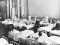 Раненые и медсестры в Фельдмаршальском зале Зимнего дворца, октябрь 1917 года