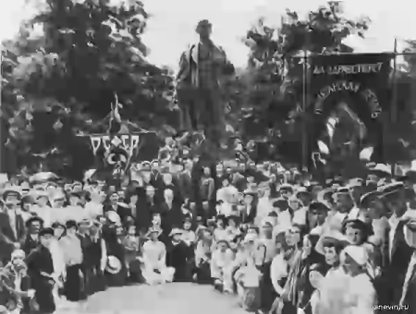 Торжественное открытие памятника Володарскому, 22 июня 1919