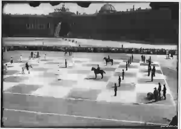 Партия «живых» шахмат на Дворцовой площади, 1924 год