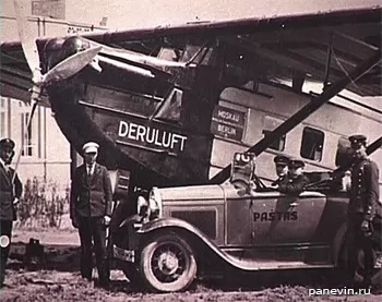 Самолёт компании «Дерулюфт» на аэродроме