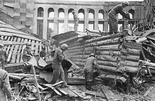 Руины слоновника, ленинградский зоосад, сентябрь 1941 года