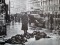 Красноармеец смотрит на трупы людей, погибших от немецких снарядов