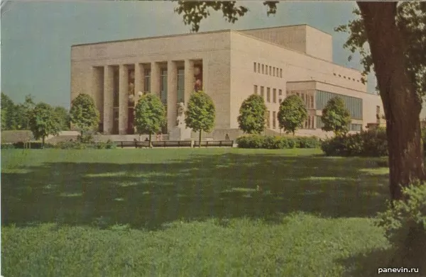 Здание ТЮЗа, фото из набора открыток «Ленинград сегодня» 1968 года