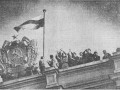 Члены «Русского Знамени» поднимают национальный флаг над Мариинским дворцом
