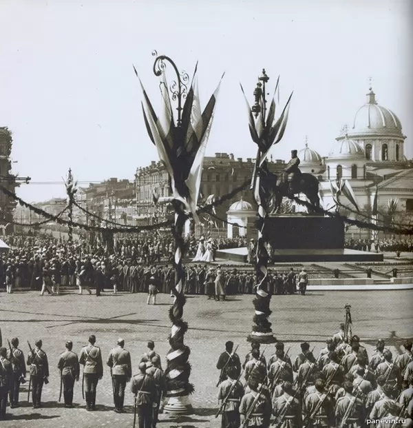 Церемония открытия памятника Александру III на Знаменской площади. 1909 год