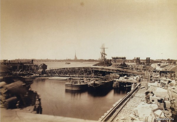 Строительство Александровского (Литейного) моста.