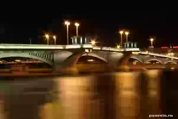 Blagoveshchensk bridge at night photo - Night city