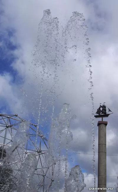 Fountain opposite PetrSU