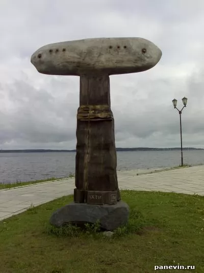 Idol-like pillar