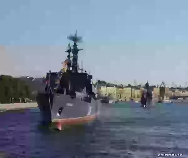 Корабли на рейде фото - День ВМФ
