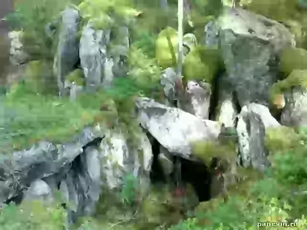 Пещерка из валунов фото - Карелия