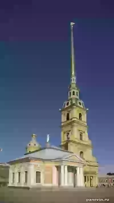 Колокольня собора Петра и Павла и Ботный дом фото - Церкви и соборы СПб