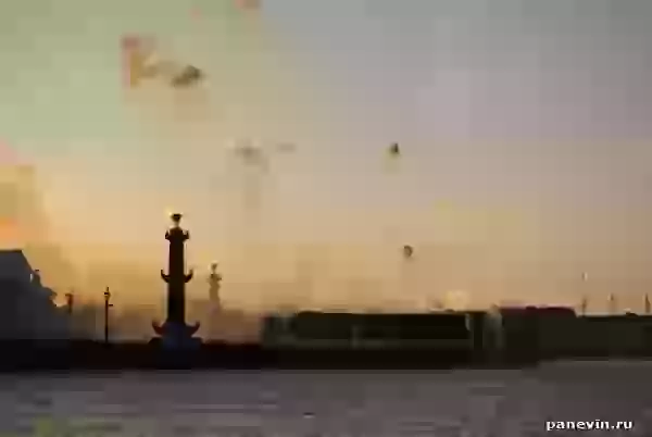 Салют над стрелкой «Васьки» фото - Закаты, СПб