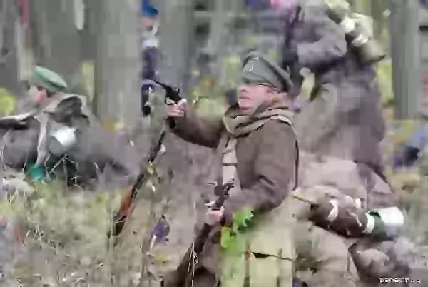 Атака русской пехоты фото - Реконструкция боёв I Мировой войны