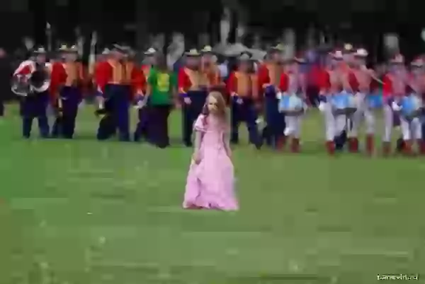 Девочка в розовом фото - День России