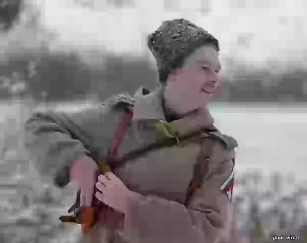 Командир белых убирает револьвер фото - Наступление Юденича на Петроград