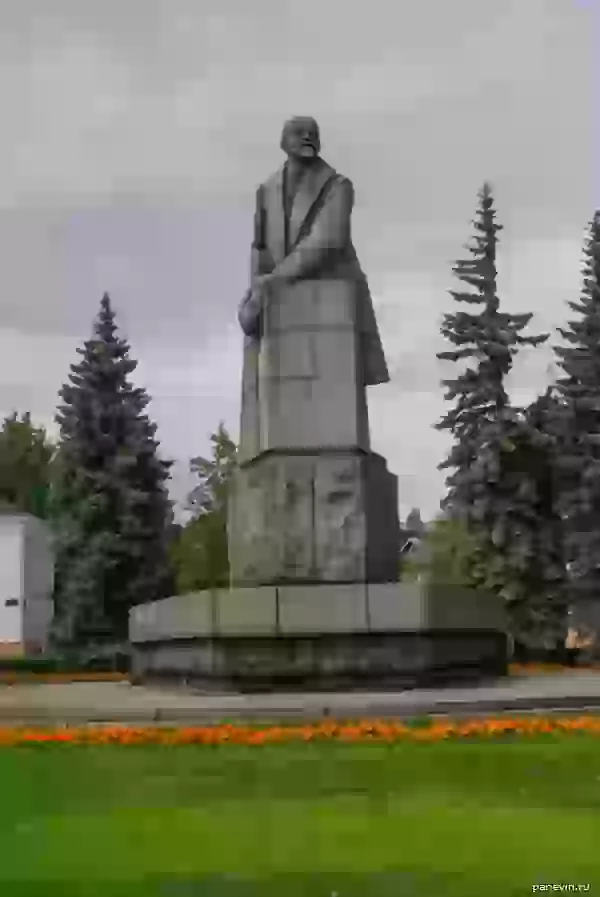 Monument to Lenin photo - Petrozavodsk