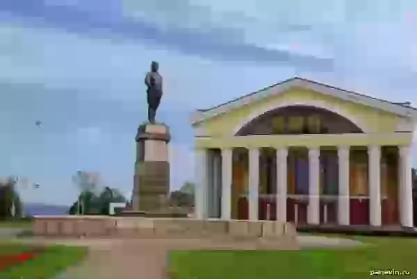 Monument S. M. Kirov photo - Petrozavodsk